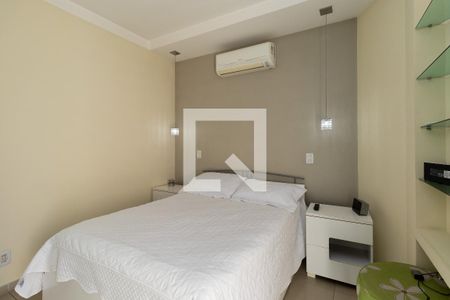 Casa à venda com 220m², 3 quartos e 3 vagasQuarto Suíte