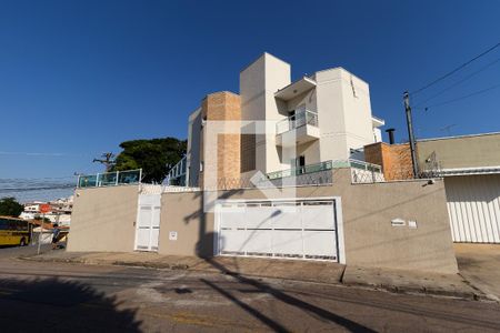 Casa à venda com 220m², 3 quartos e 3 vagasFachada