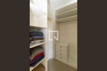 Casa à venda com 220m², 3 quartos e 3 vagasCloset da suíte