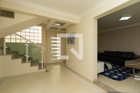 Casa à venda com 220m², 3 quartos e 3 vagasHall social
