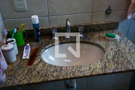 Casa à venda com 125m², 4 quartos e 2 vagas Casa à venda com 125m², 4 quartos e 2 vagasBanheiro