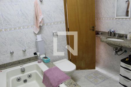 Casa à venda com 240m², 5 quartos e 3 vagasBANHEIRO DA SUÍTE 3