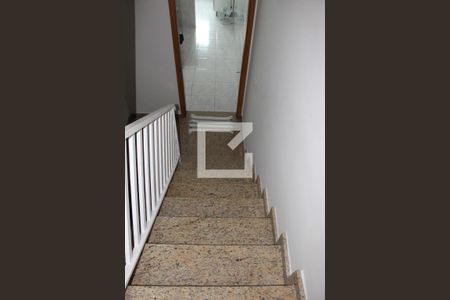 Casa à venda com 240m², 5 quartos e 3 vagasESCADA DE ACESSO A COZINHA/SALA DE JANTAR