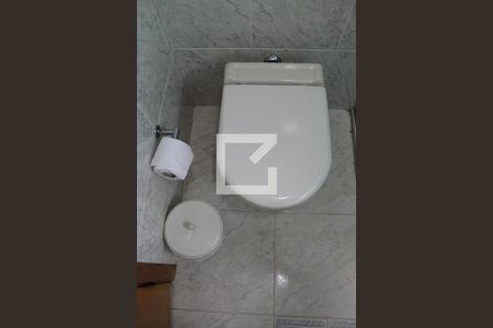 Casa à venda com 240m², 5 quartos e 3 vagasBANHEIRO DA SUÍTE 2