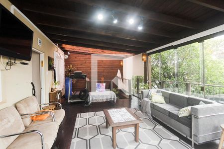 Casa à venda com 144m², 3 quartos e 5 vagas Casa à venda com 144m², 3 quartos e 5 vagasEspaço externo