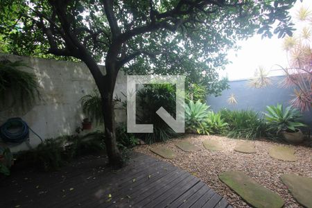 Casa à venda com 144m², 3 quartos e 5 vagas Casa à venda com 144m², 3 quartos e 5 vagasQuintal