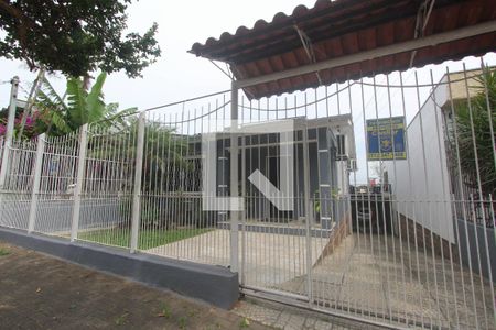 Casa à venda com 144m², 3 quartos e 5 vagas Casa à venda com 144m², 3 quartos e 5 vagasFachada