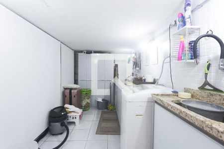 Casa à venda com 144m², 3 quartos e 5 vagas Casa à venda com 144m², 3 quartos e 5 vagasLavanderia