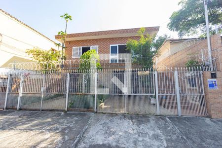 Casa à venda com 330m², 3 quartos e 2 vagas Casa à venda com 330m², 3 quartos e 2 vagasFachada