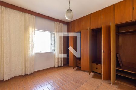 Casa à venda com 330m², 3 quartos e 2 vagas Casa à venda com 330m², 3 quartos e 2 vagasQuarto