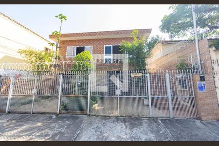 Casa à venda com 330m², 3 quartos e 2 vagas Casa à venda com 330m², 3 quartos e 2 vagasFachada