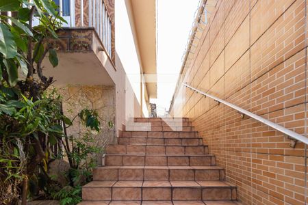 Casa à venda com 330m², 3 quartos e 2 vagas Casa à venda com 330m², 3 quartos e 2 vagasEntrada