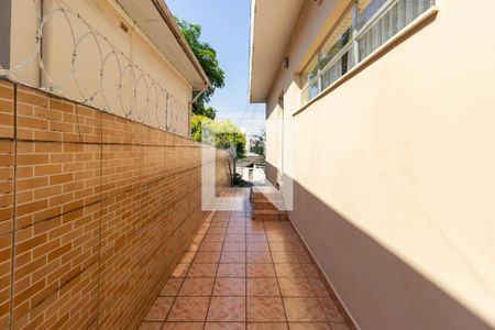 Casa à venda com 330m², 3 quartos e 2 vagas Casa à venda com 330m², 3 quartos e 2 vagasCorredor