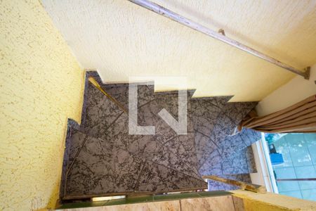 Casa à venda com 310m², 3 quartos e 5 vagas Casa à venda com 310m², 3 quartos e 5 vagasEscada