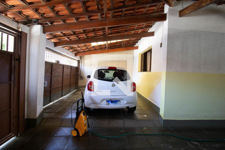 Casa à venda com 310m², 3 quartos e 5 vagas Casa à venda com 310m², 3 quartos e 5 vagasGaragem