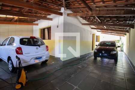 Casa à venda com 310m², 3 quartos e 5 vagas Casa à venda com 310m², 3 quartos e 5 vagasGaragem