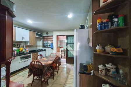 Casa à venda com 190m², 2 quartos e 2 vagas Casa à venda com 190m², 2 quartos e 2 vagasCozinha