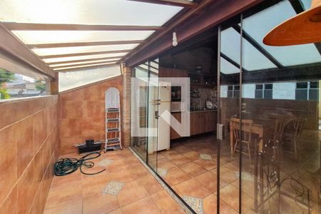 Casa à venda com 190m², 2 quartos e 2 vagas Casa à venda com 190m², 2 quartos e 2 vagasTerraço / Churrasqueira