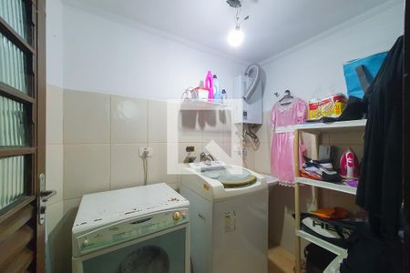 Casa à venda com 190m², 2 quartos e 2 vagas Casa à venda com 190m², 2 quartos e 2 vagasLavanderia