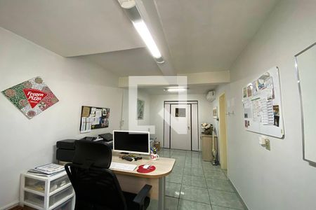 Casa à venda com 190m², 2 quartos e 2 vagasEscritório