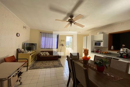 Casa à venda com 190m², 2 quartos e 2 vagasCozinha