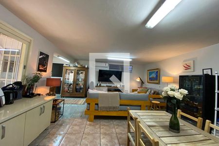 Casa à venda com 190m², 2 quartos e 2 vagasEdícula