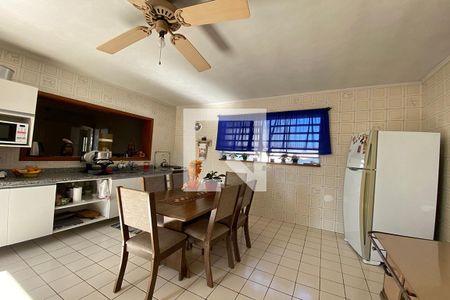 Casa à venda com 190m², 2 quartos e 2 vagasCozinha