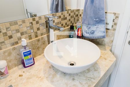 Apartamento para alugar com 74m², 2 quartos e 2 vagas Apartamento para alugar com 74m², 2 quartos e 2 vagasBanheiro da Suíte 1 Pia