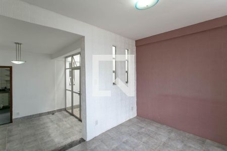 Sala de casa à venda com 3 quartos, 90m² em Heliópolis, Belo Horizonte