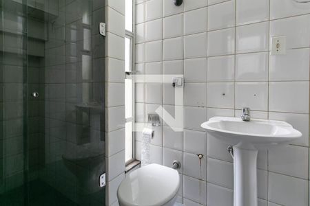 Banheiro de casa à venda com 3 quartos, 90m² em Heliópolis, Belo Horizonte