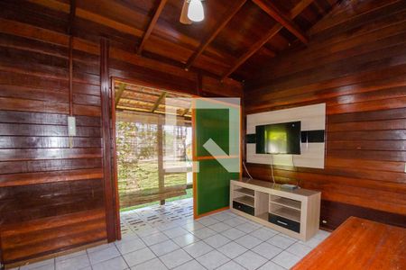 Sala de casa de condomínio para alugar com 2 quartos, 60m² em Barra da Lagoa, Florianópolis