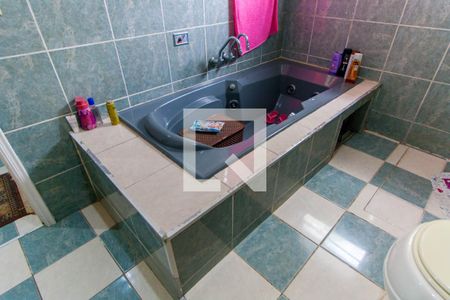 Casa à venda com 240m², 4 quartos e 4 vagasBanheiro da Suíte 1