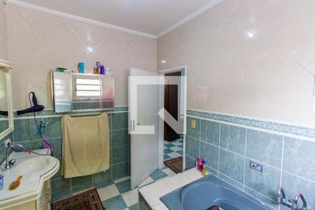 Casa à venda com 240m², 4 quartos e 4 vagasBanheiro da Suíte 1