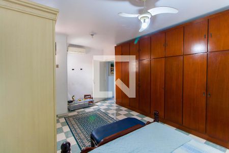 Casa à venda com 240m², 4 quartos e 4 vagasSuíte 1