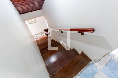 Casa à venda com 240m², 4 quartos e 4 vagasEscada