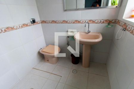 Casa à venda com 240m², 4 quartos e 4 vagasBanheiro da Suíte 2