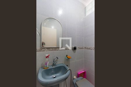 Casa à venda com 240m², 4 quartos e 4 vagasBanheiro 5