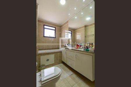 Apartamento à venda com 132m², 3 quartos e 3 vagasBanheiro Suíte 1