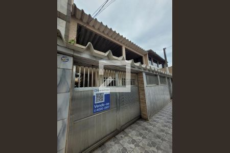 Casa à venda com 300m², 4 quartos e 6 vagas Casa à venda com 300m², 4 quartos e 6 vagasFachada