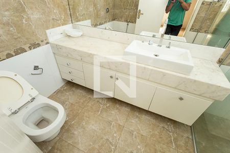 Casa para alugar com 400m², 5 quartos e 8 vagasBanheiro suíte 2