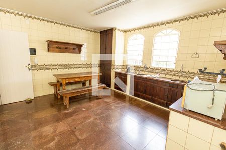 Casa para alugar com 400m², 5 quartos e 8 vagasCozinha