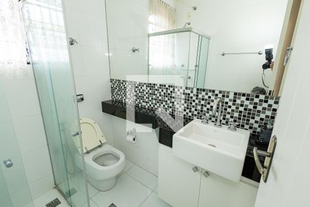 Casa para alugar com 400m², 5 quartos e 8 vagasBanheiro social