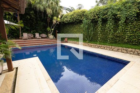 Casa para alugar com 400m², 5 quartos e 8 vagasJardim / piscina