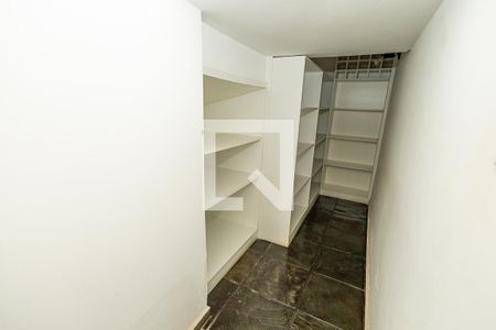 Casa para alugar com 400m², 5 quartos e 8 vagasDispensa de serviço