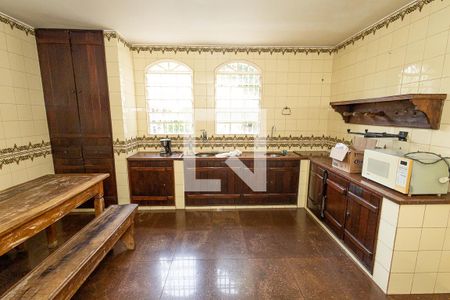 Casa para alugar com 400m², 5 quartos e 8 vagasCozinha