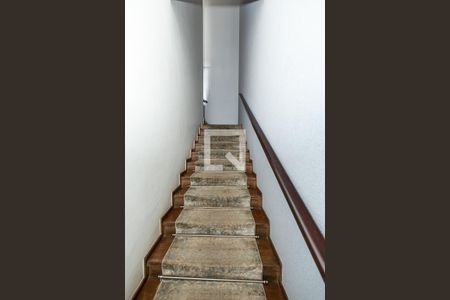 Casa para alugar com 400m², 5 quartos e 8 vagasEscada 2º andar