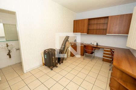 Casa para alugar com 400m², 5 quartos e 8 vagasEscritório / banheiro