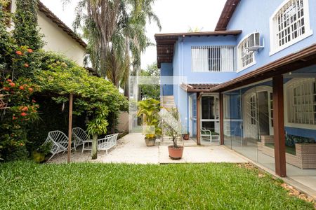 Casa para alugar com 400m², 5 quartos e 8 vagasJardim / piscina