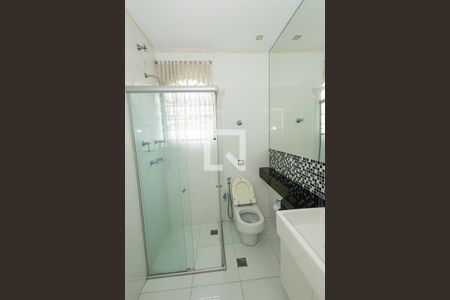 Casa para alugar com 400m², 5 quartos e 8 vagasBanheiro social