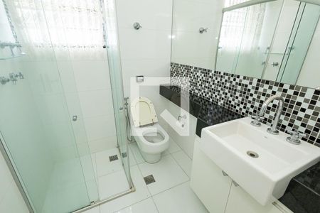 Casa para alugar com 400m², 5 quartos e 8 vagasBanheiro social